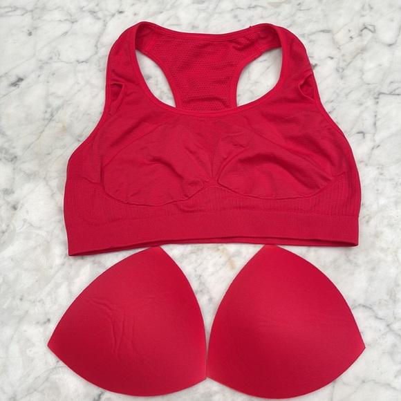 Woman’s sports bra - Picture 7 of 8